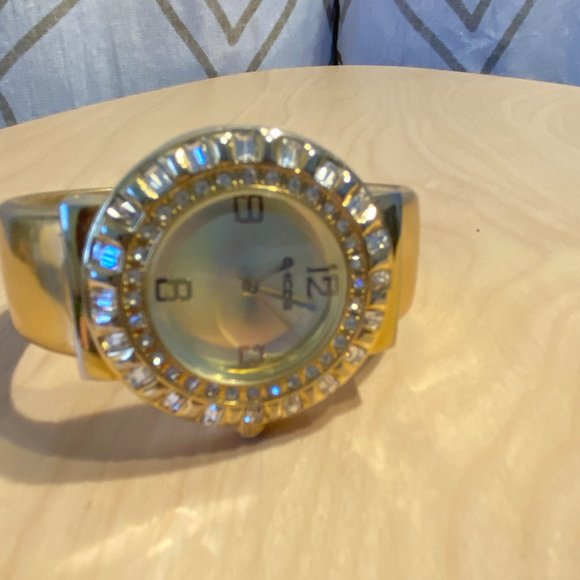 CHICO'S Women's Gold Cuff Band White Face. Needs new battery. - Picture 3 of 3